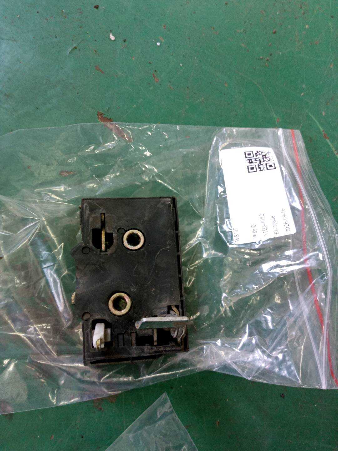 330839016A 后门锁机构(右)