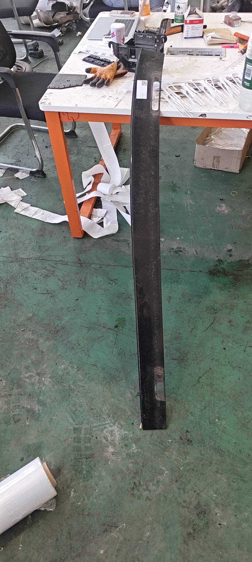 A1666900880 车顶饰条(右前)