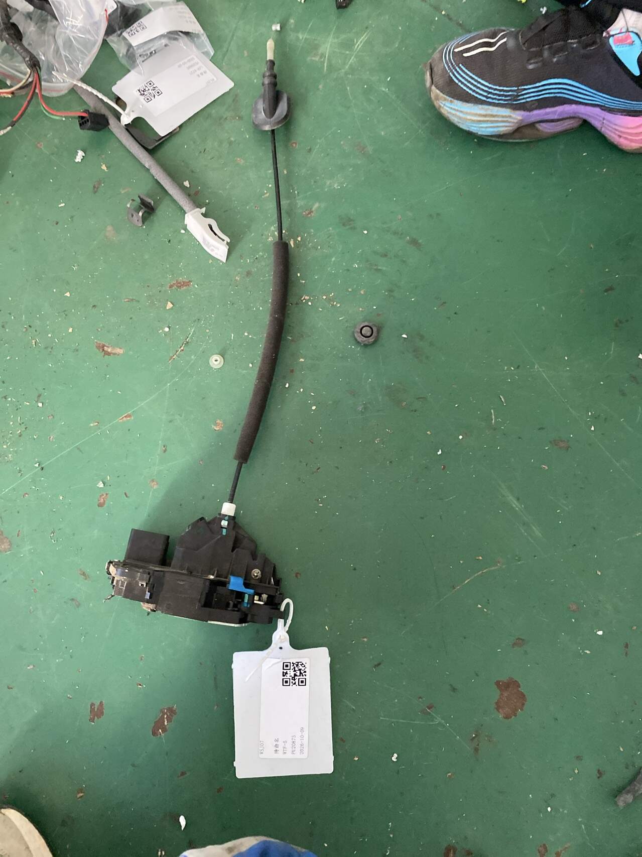 MEH6105209 Front Right Door Lock Assembly