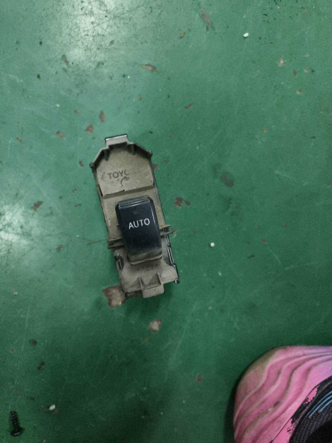 8796106348 后门玻璃升降开关(左)