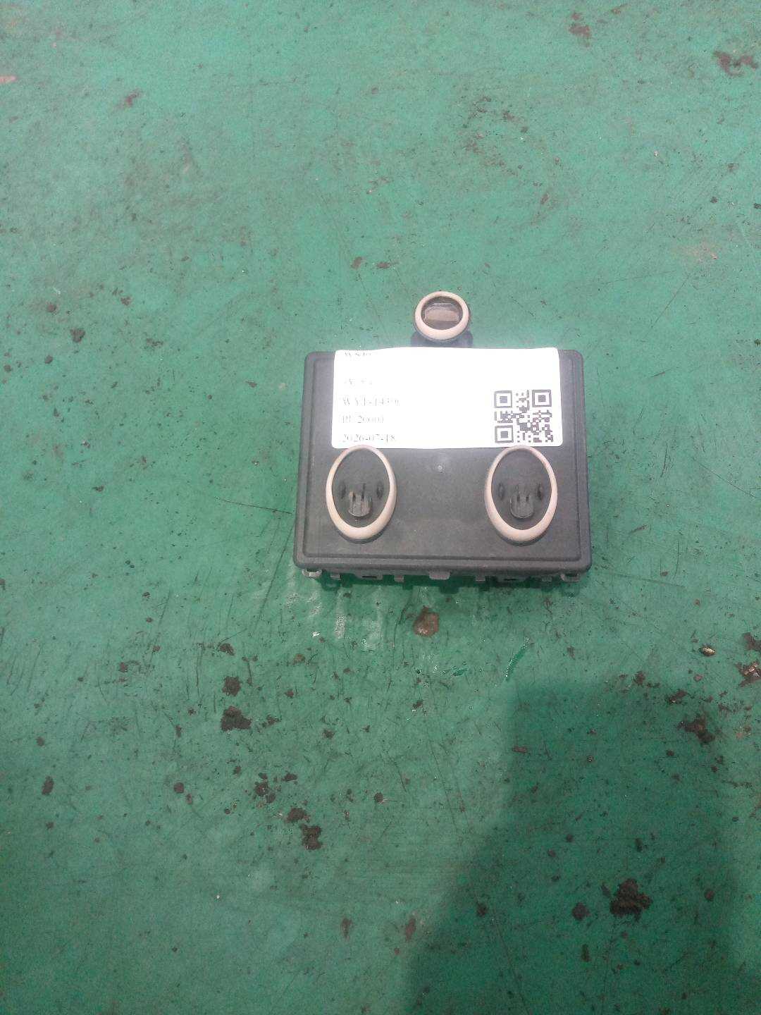 L8W1959395 后车门控制单元(右)