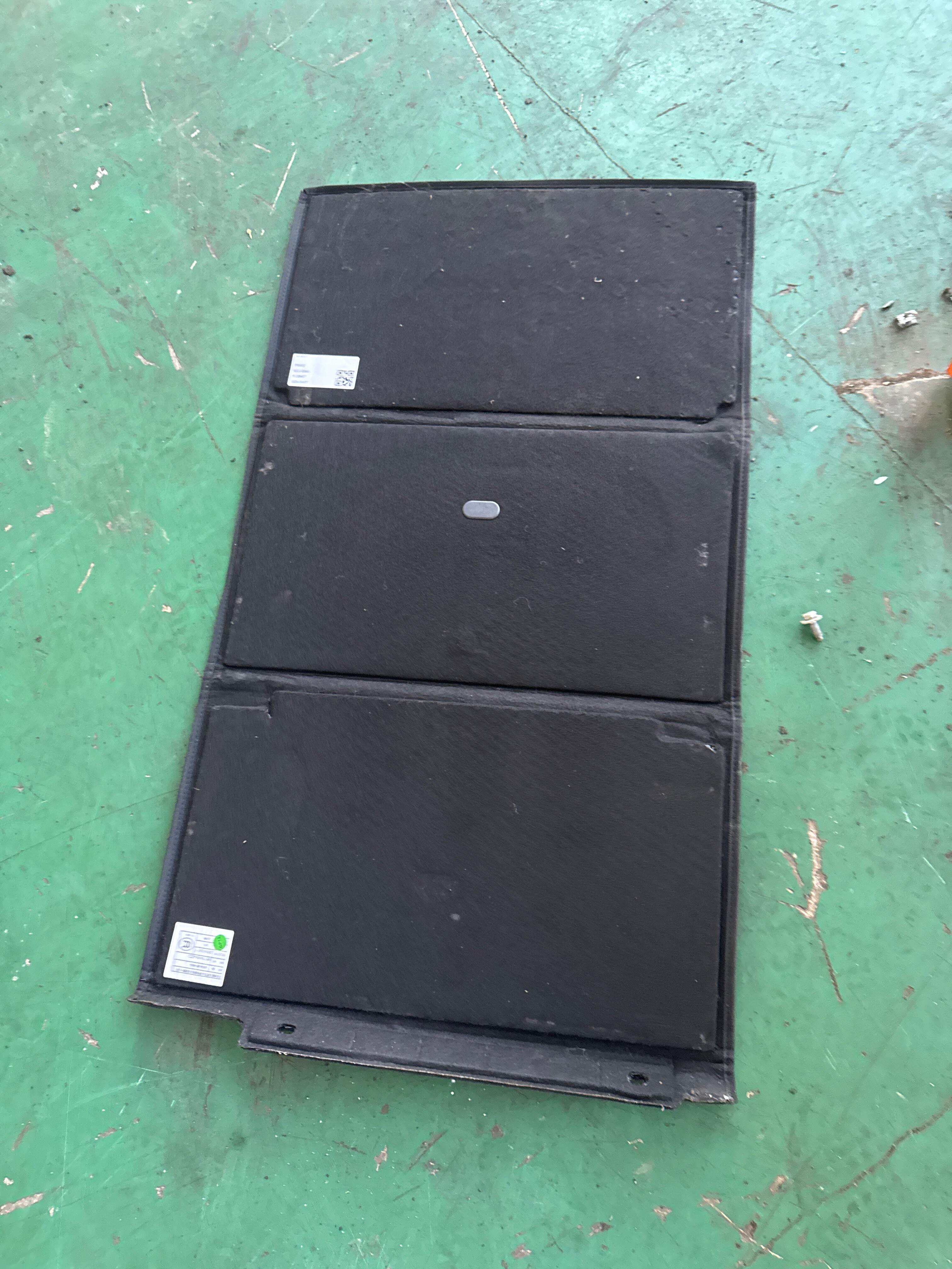 YL005417ZD Trunk Carpet, Right