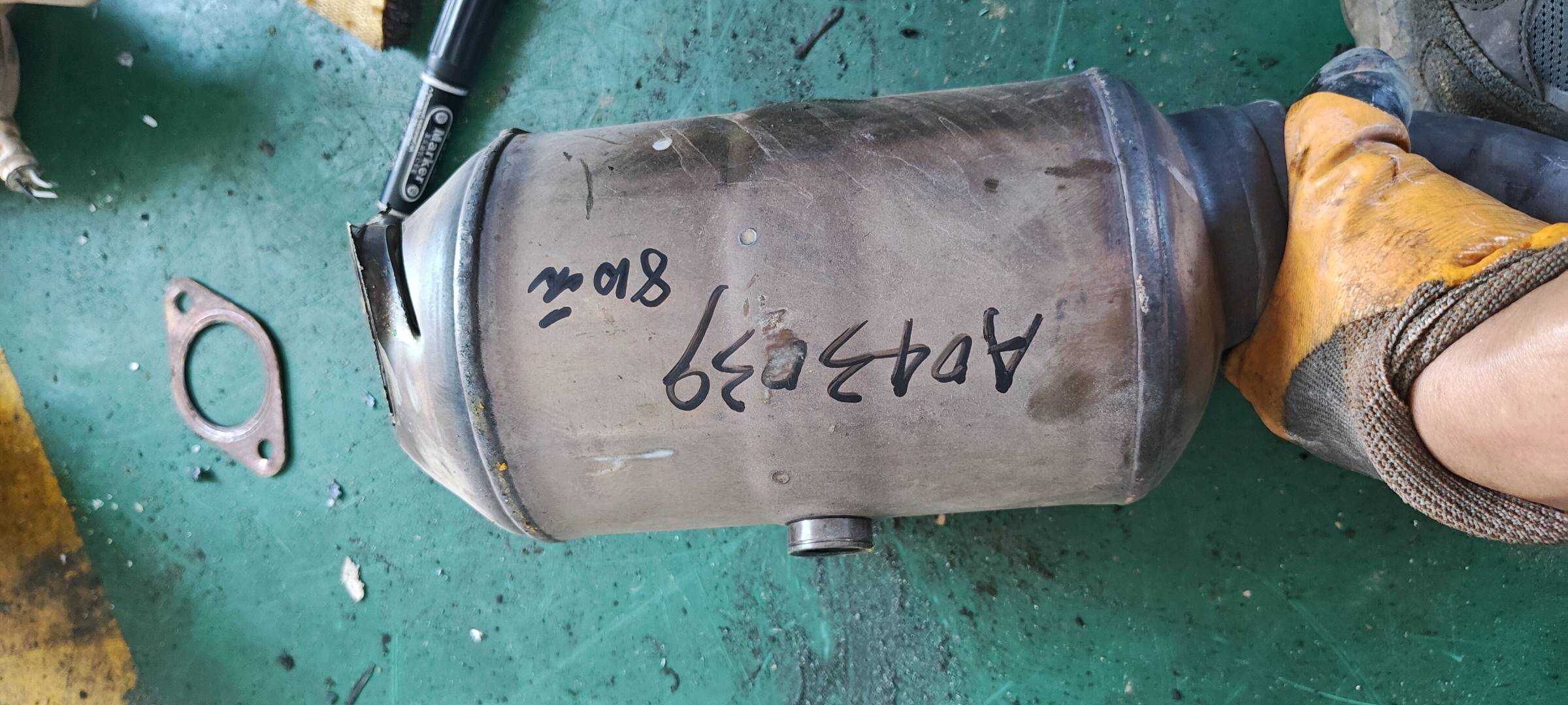 A2124903320 三元催化器(左前)