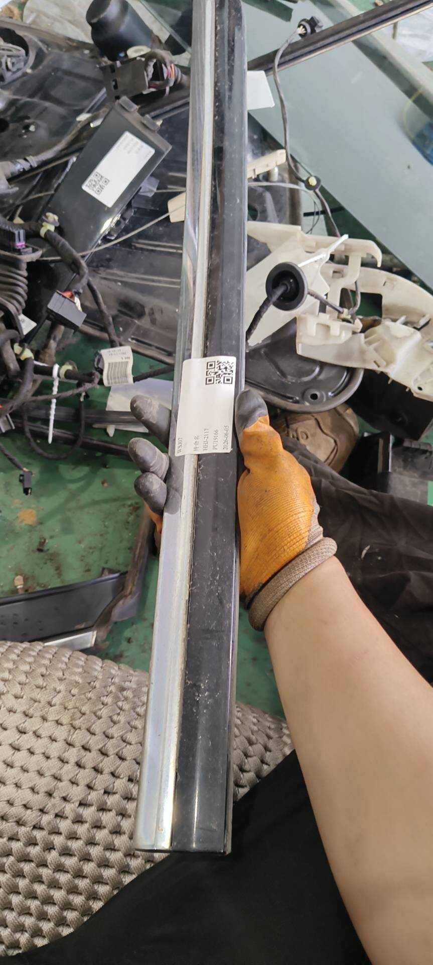3AD854949A 后门外饰板（左）
