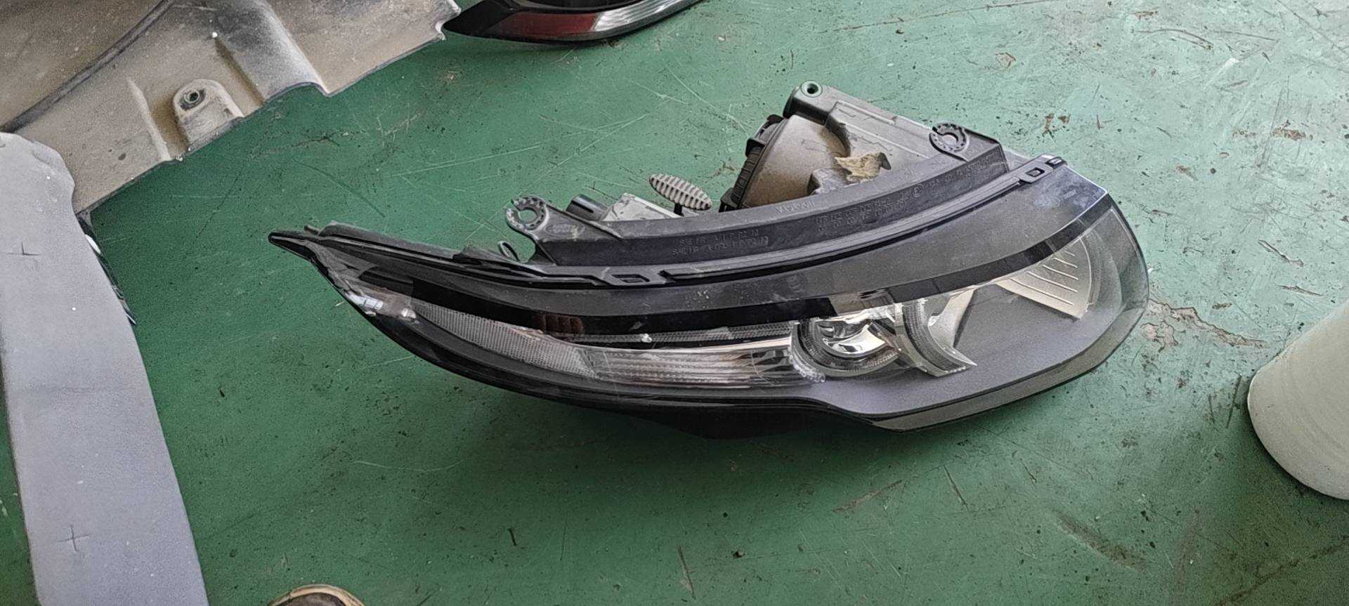 LR048048 Front Headlight Assembly, Right