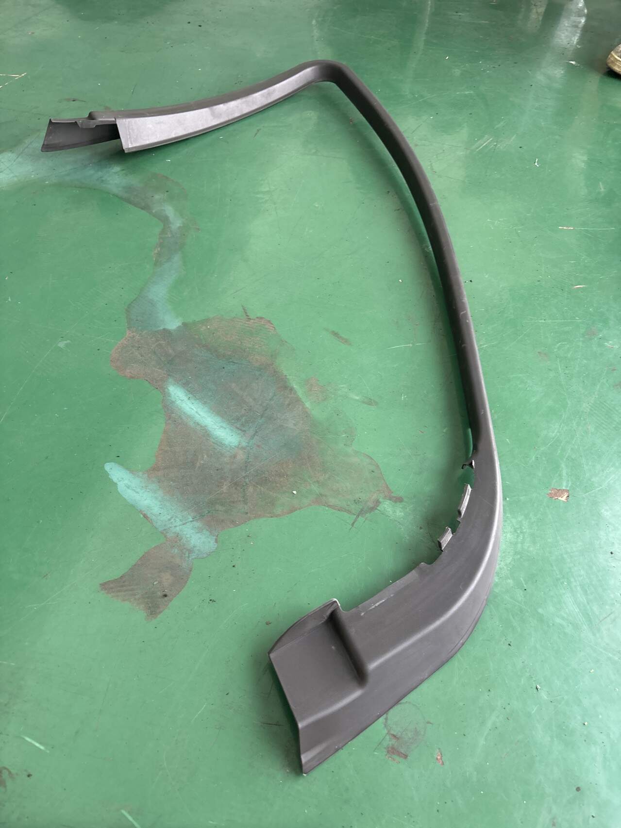 A25172501718N85 Front Door Window Frame, Left