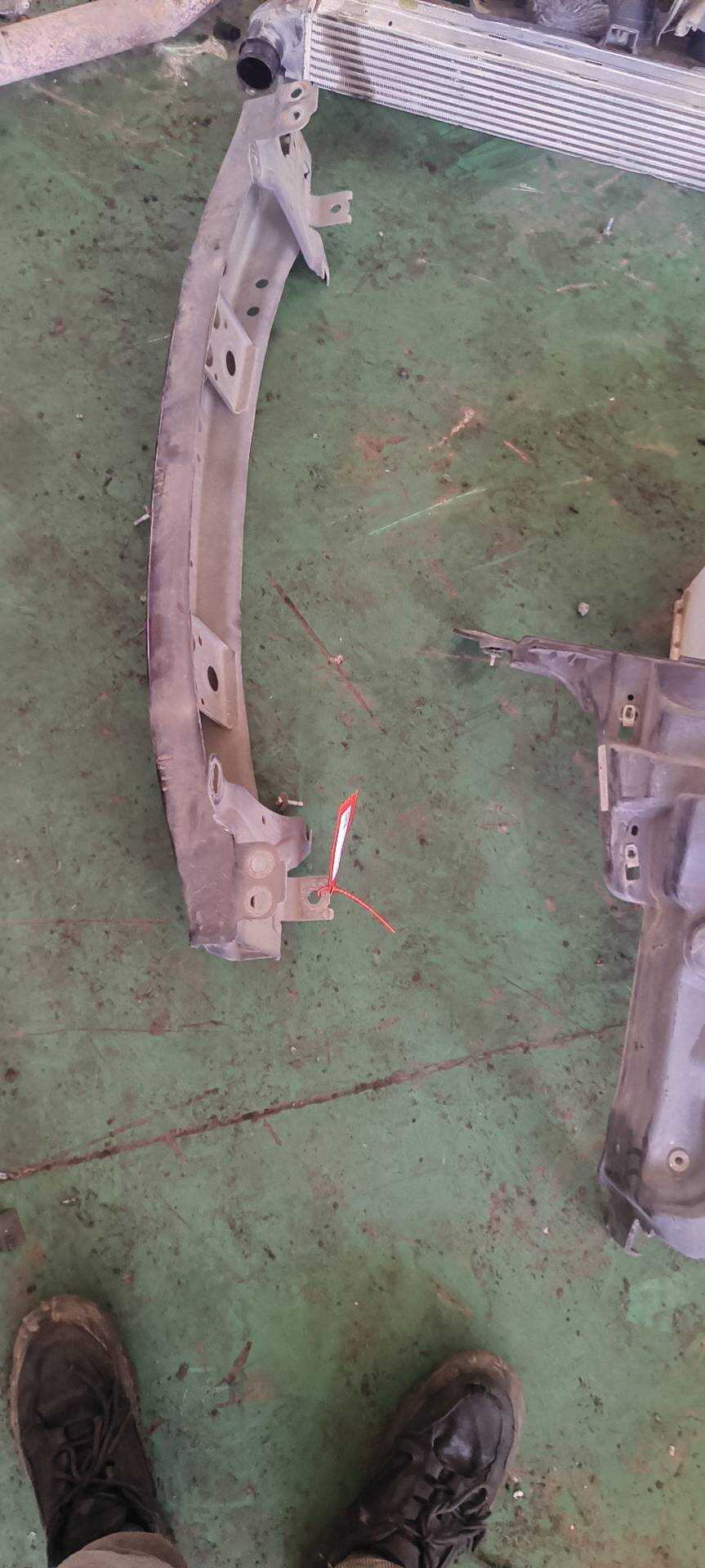 AT4Z17757B 前保险杠骨架