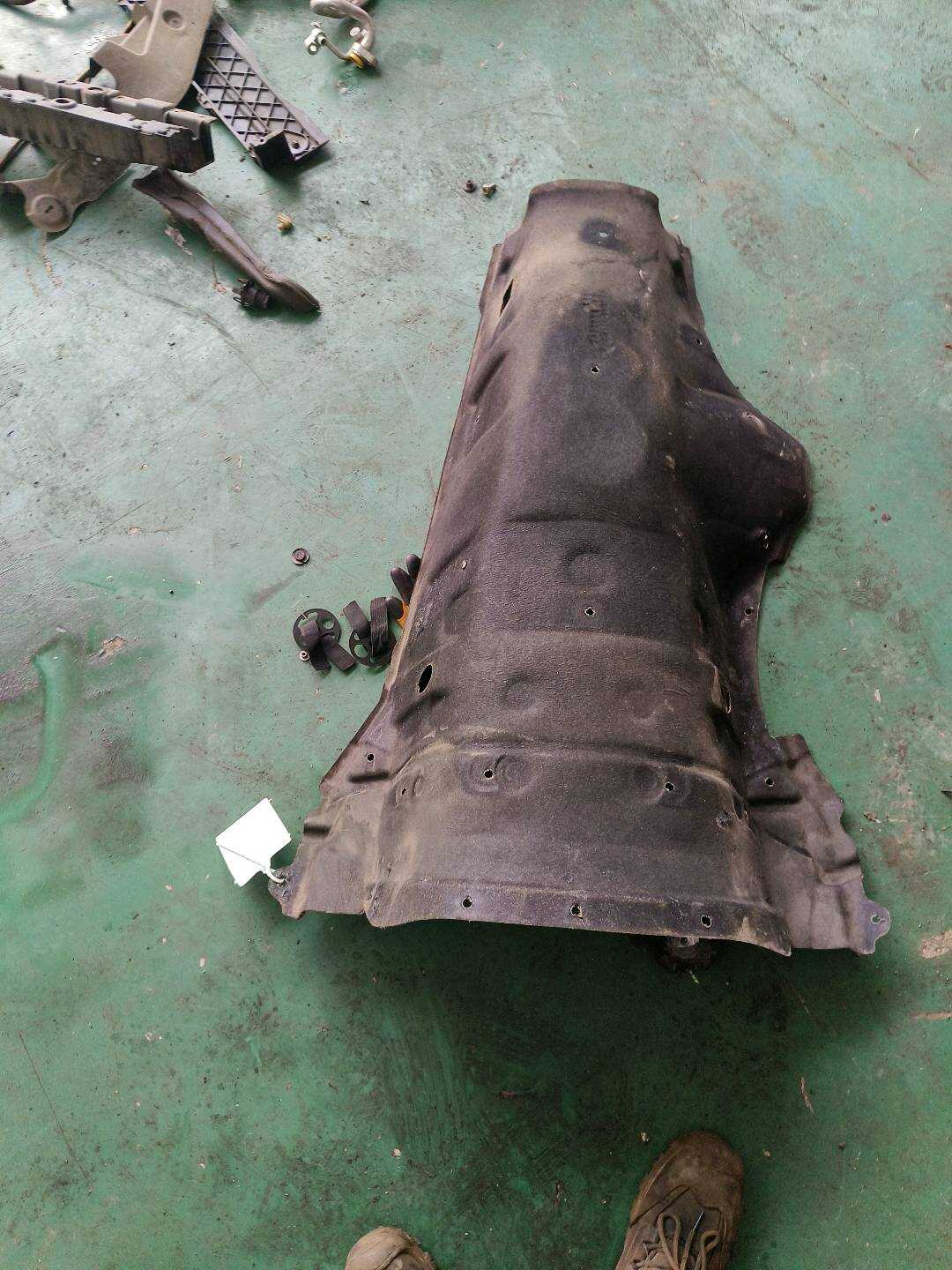 51487336282 变速器传动轴盖板隔音板