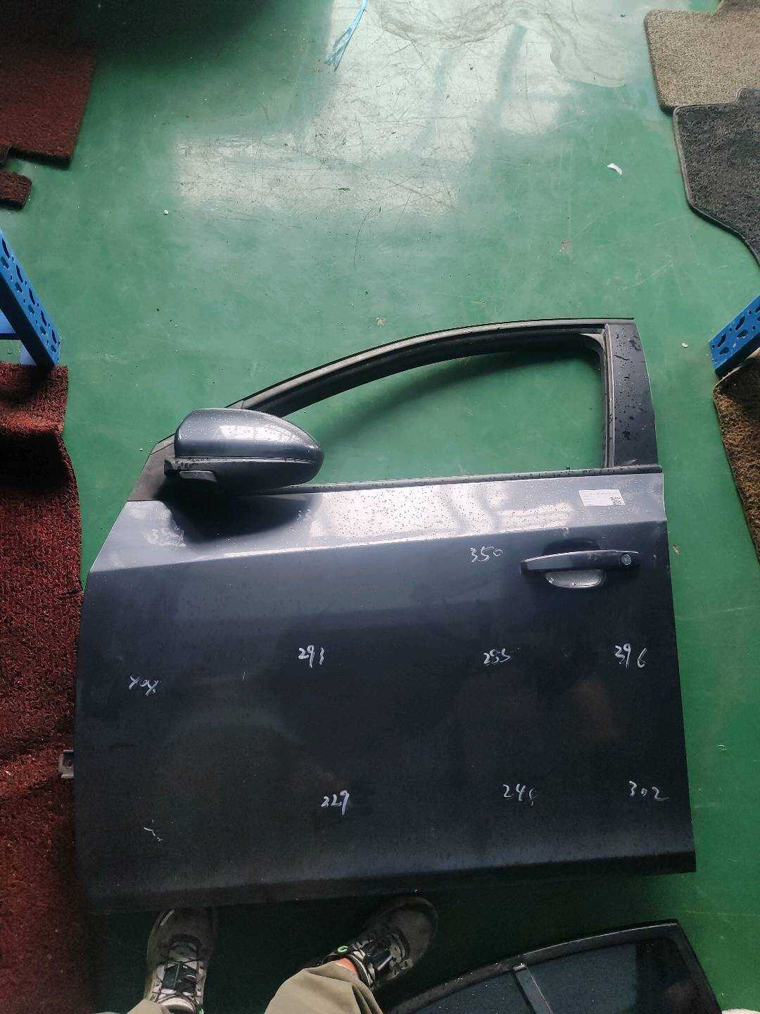 95987759 前门壳（左）