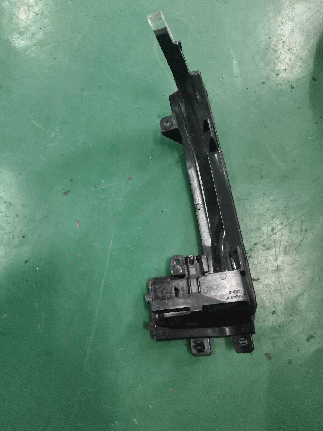 8KD949102C 转向信号灯