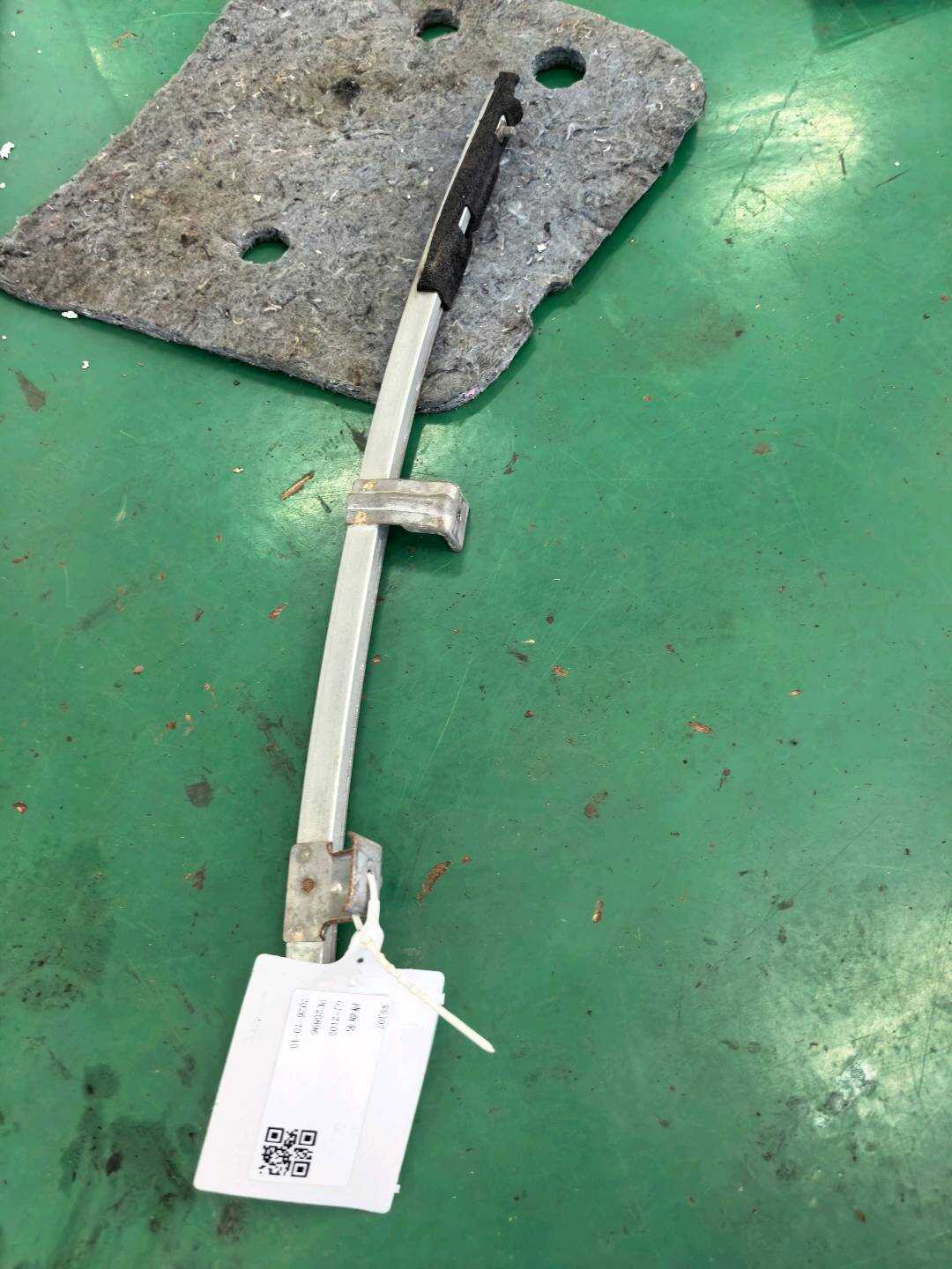 72230TL0003 前门玻璃导轨(右前)