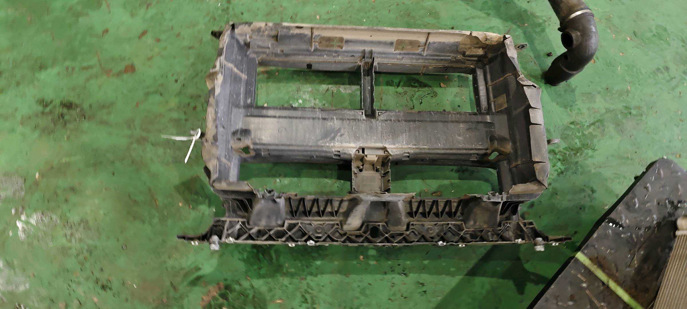 51748069176 水箱框架