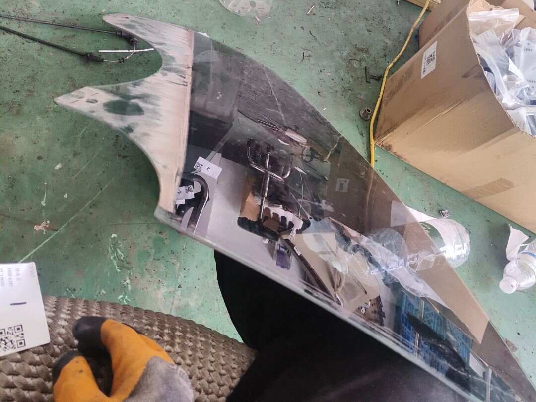 T4N3103 前门玻璃(左)