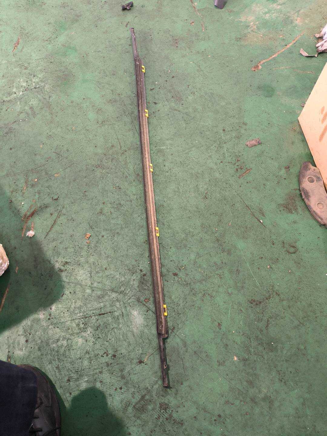 83860B3000 后门玻璃外饰条(右上)