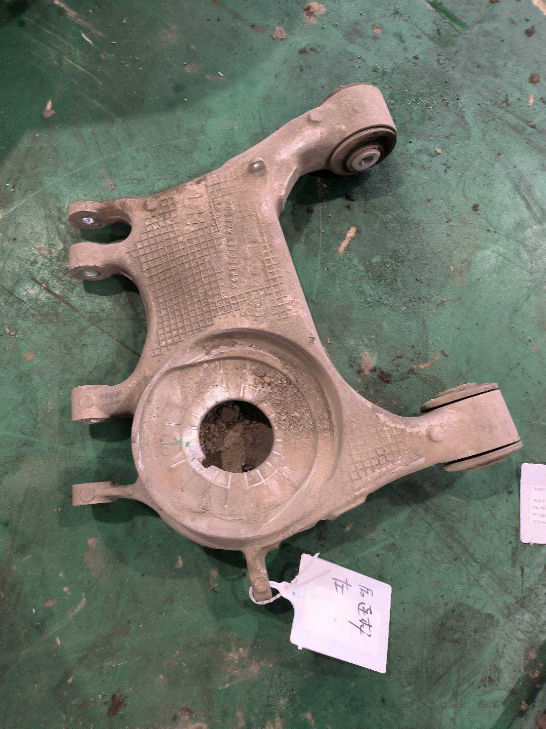 P0004564AC Rear Control Arm Assembly - Left