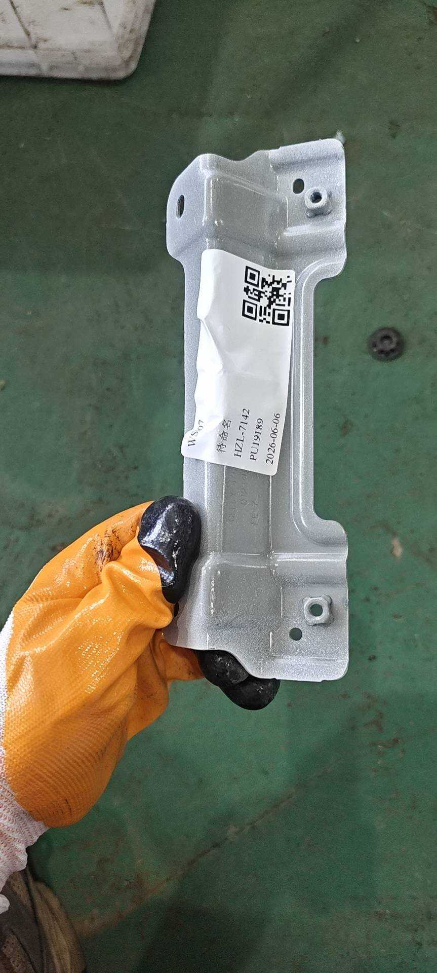 1012039151 Roof Rack Right Front Bracket Assembly