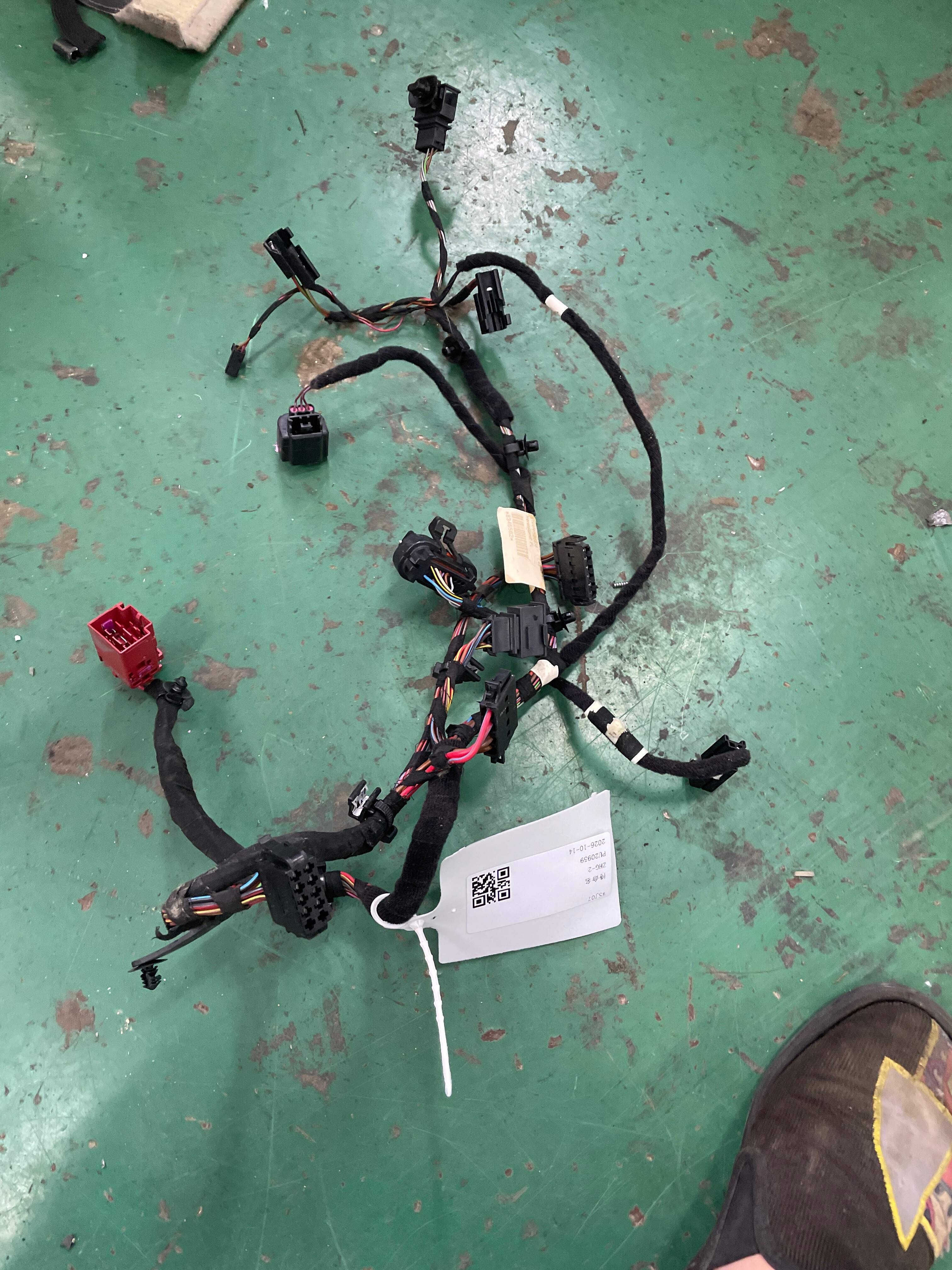 4L0971384H 副驾驶员座椅底座线束