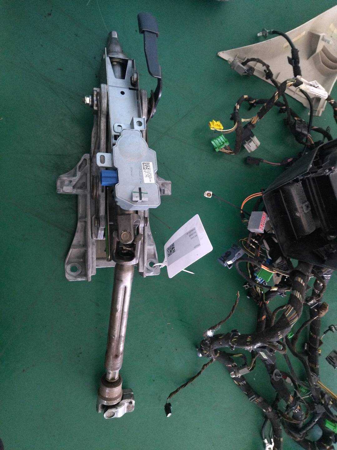 LR024606 Steering Column
