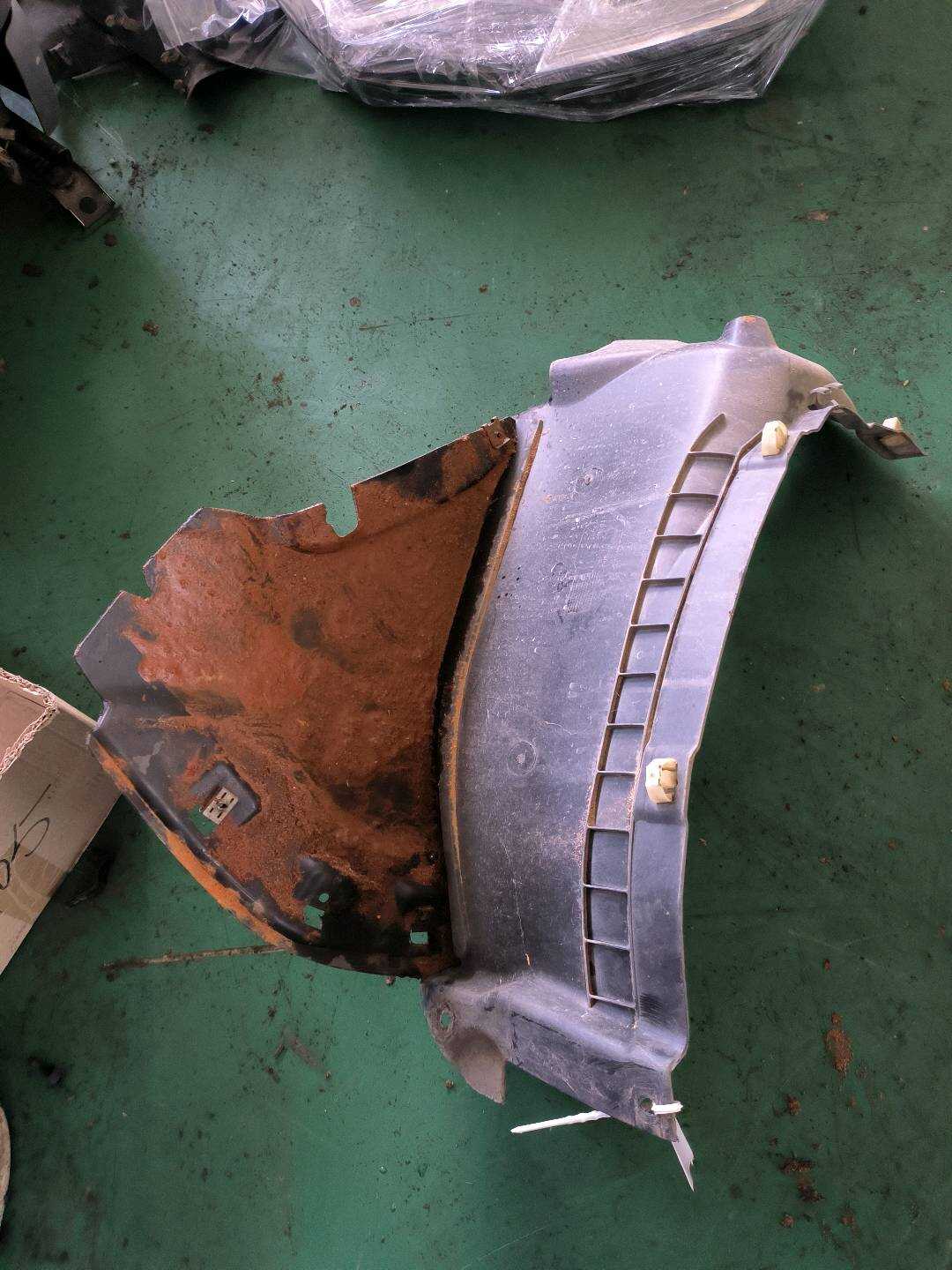 L8WD853887 前叶子板内衬扰流板(左)