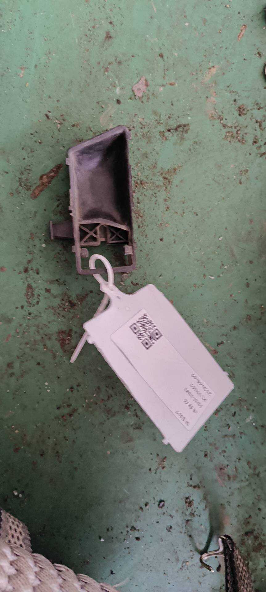 L321837236A 后门内拉手框(右)