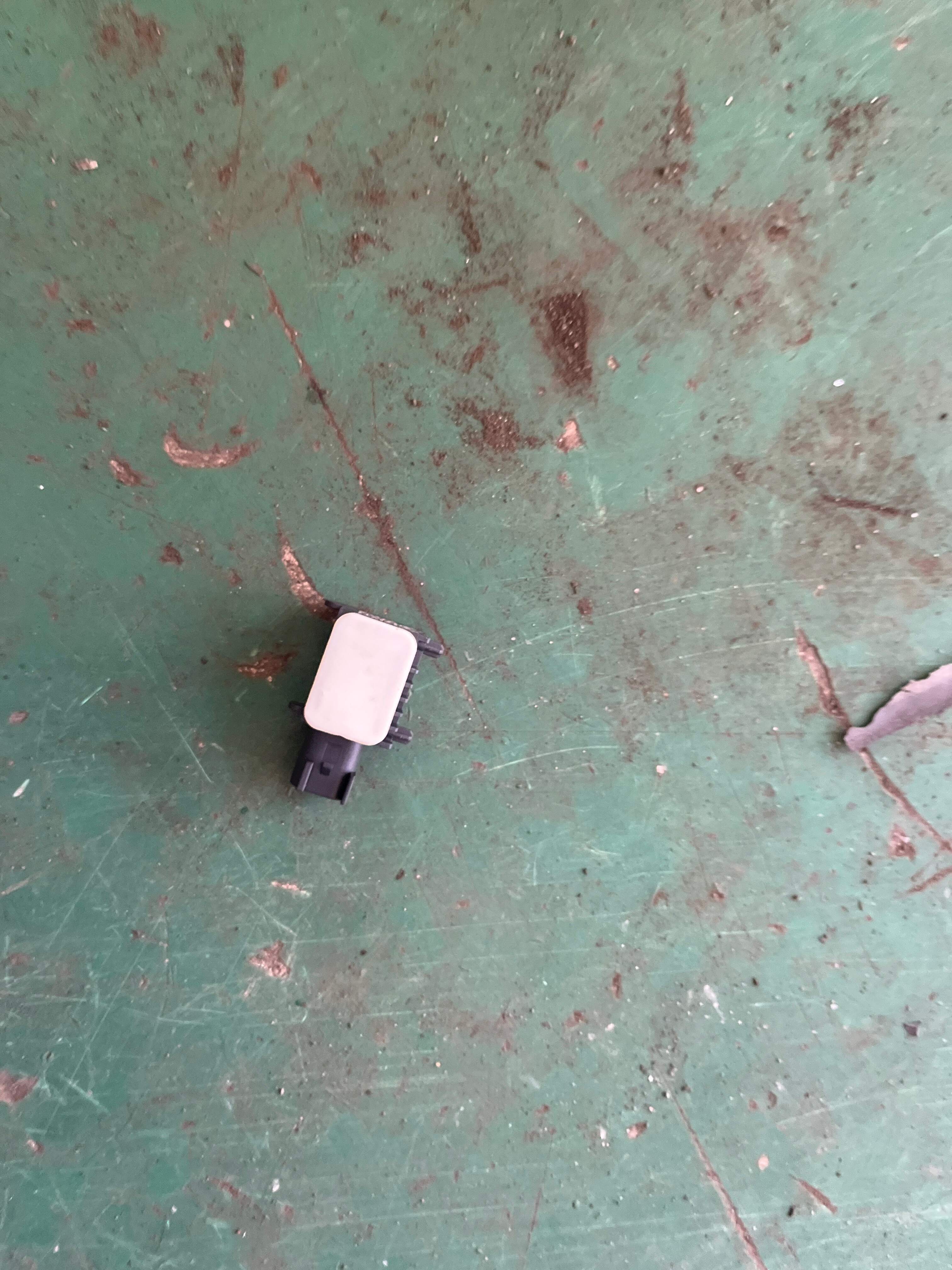 YDB500400 Side Airbag Sensor