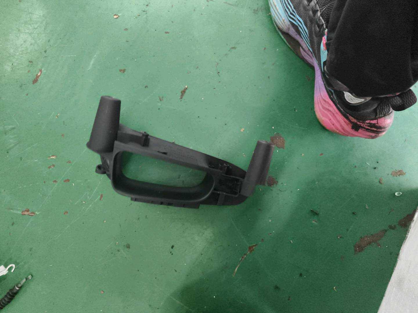 L8K0868394A7PE 后门玻璃升降开关装饰板（右）