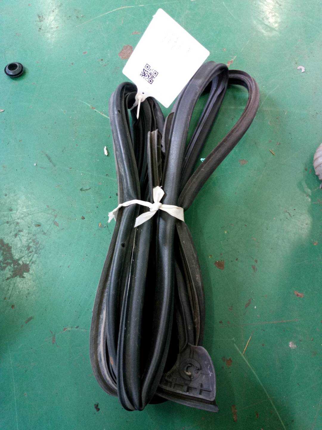 5074644AF Front Door Seal Strip, Right
