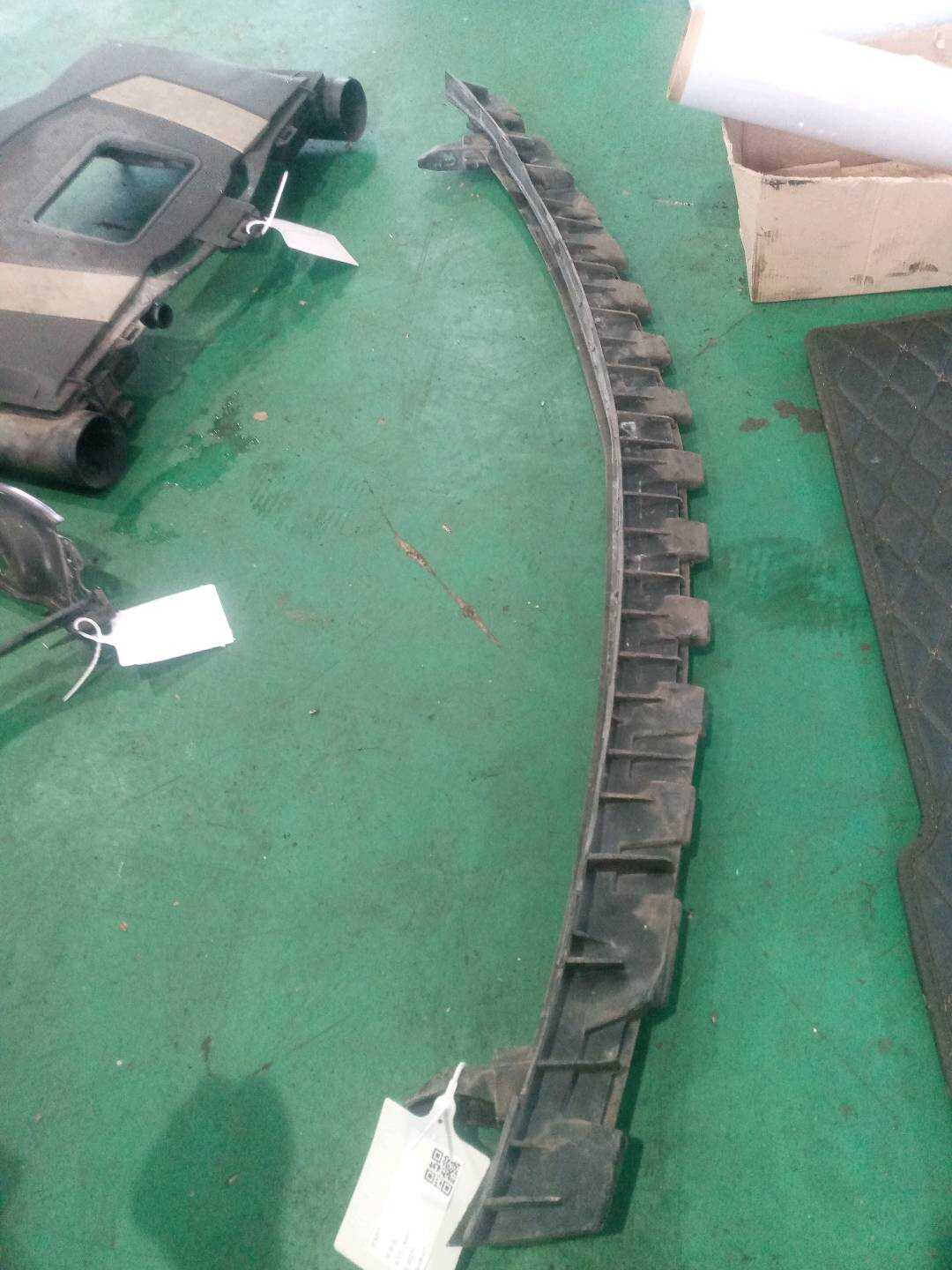 A2128850465 前保险杠托架(中下)
