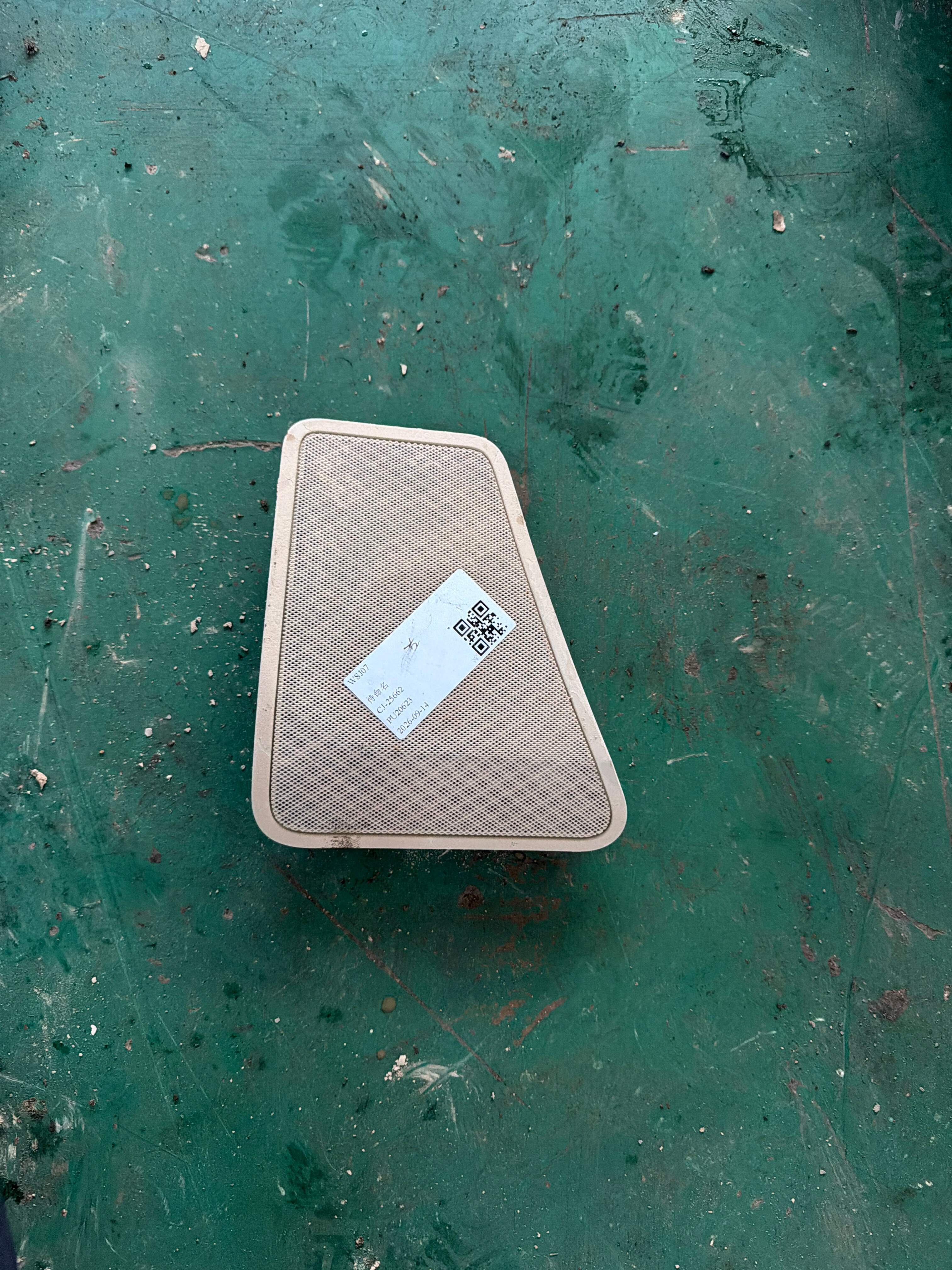 51469179861 后窗台饰板扬声器罩(左)