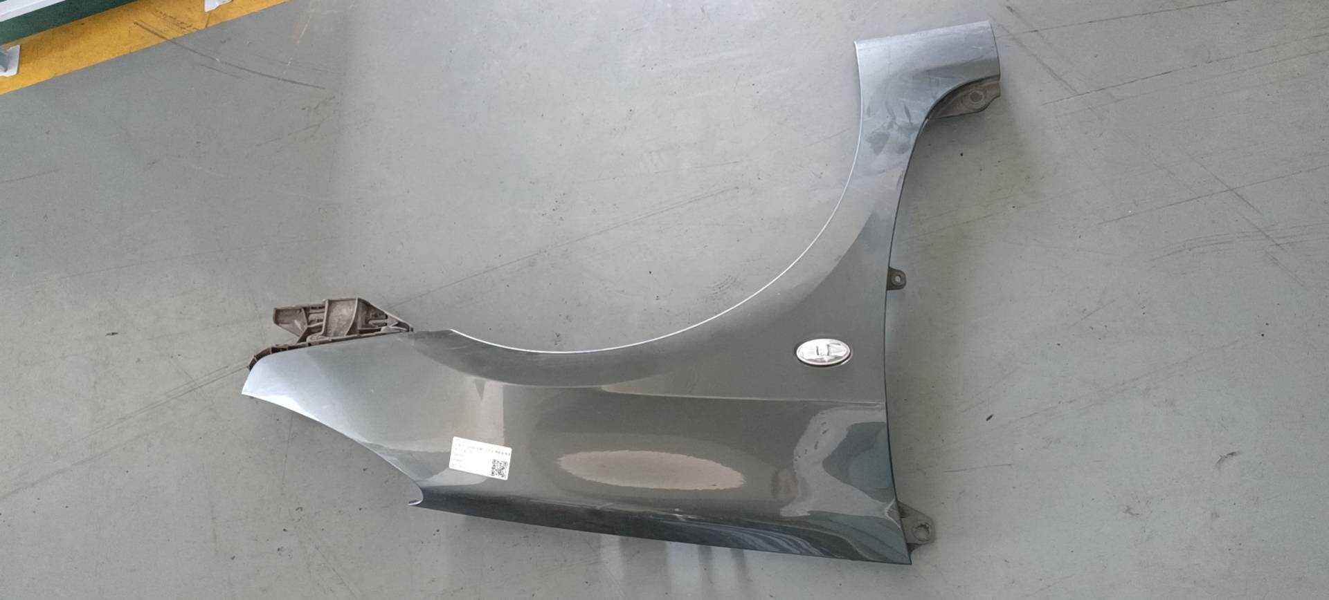 7841T2 Front Fender, Right