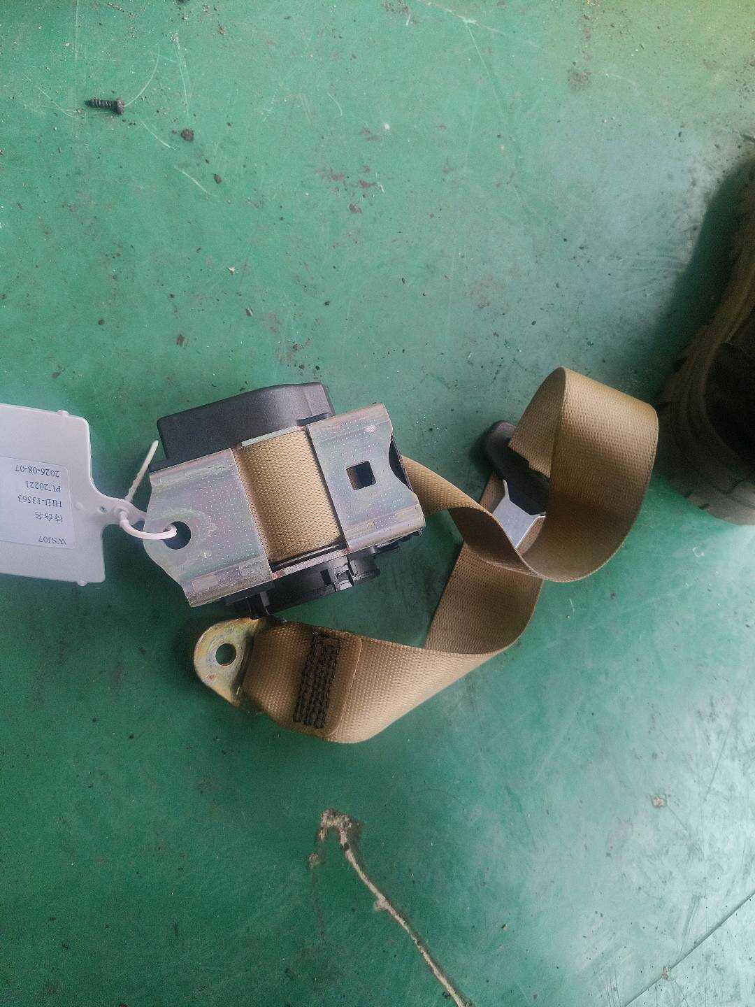 72119132856 后座椅中央安全带
