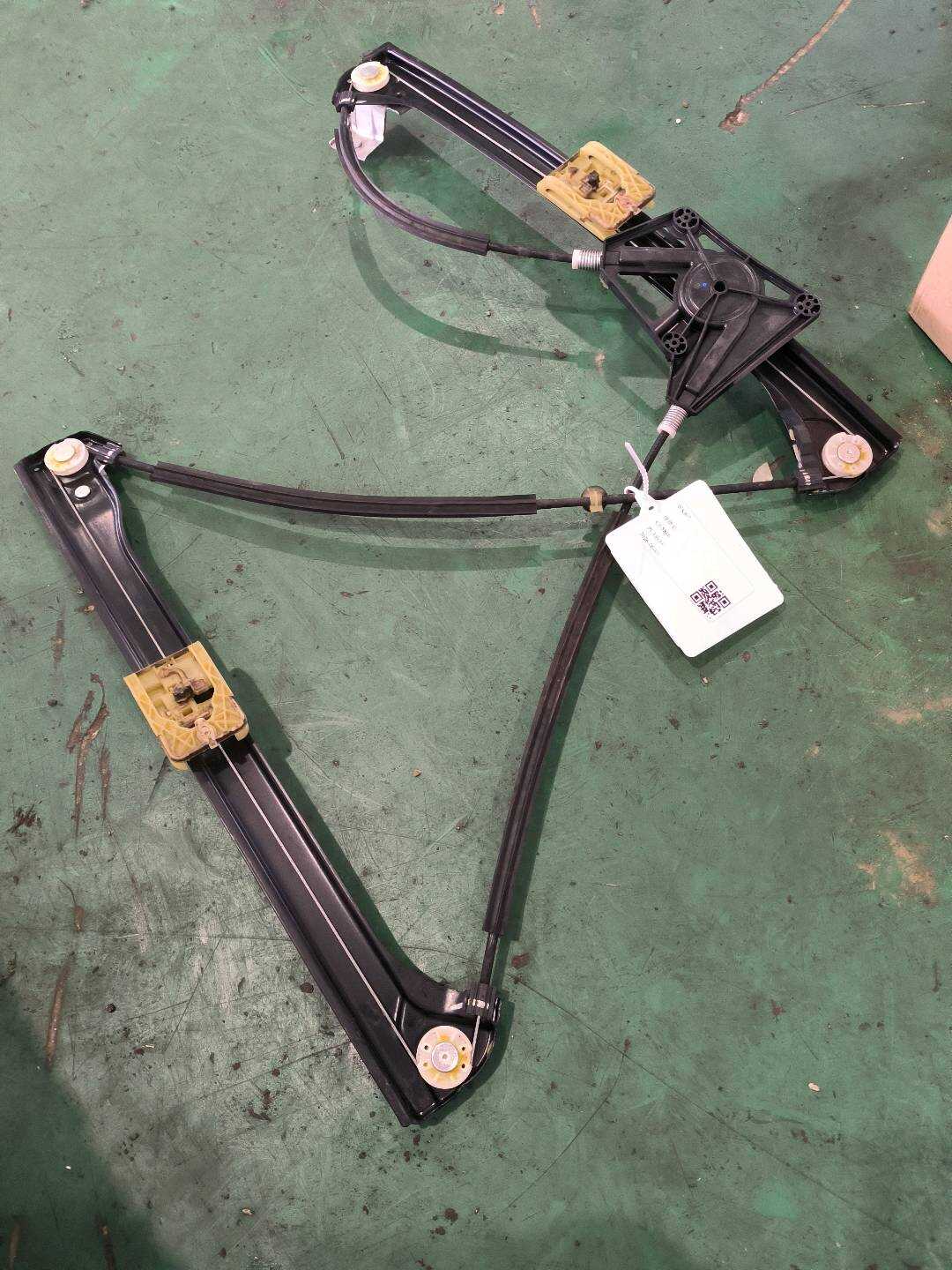 L51G837461 前门玻璃升降支架(左)