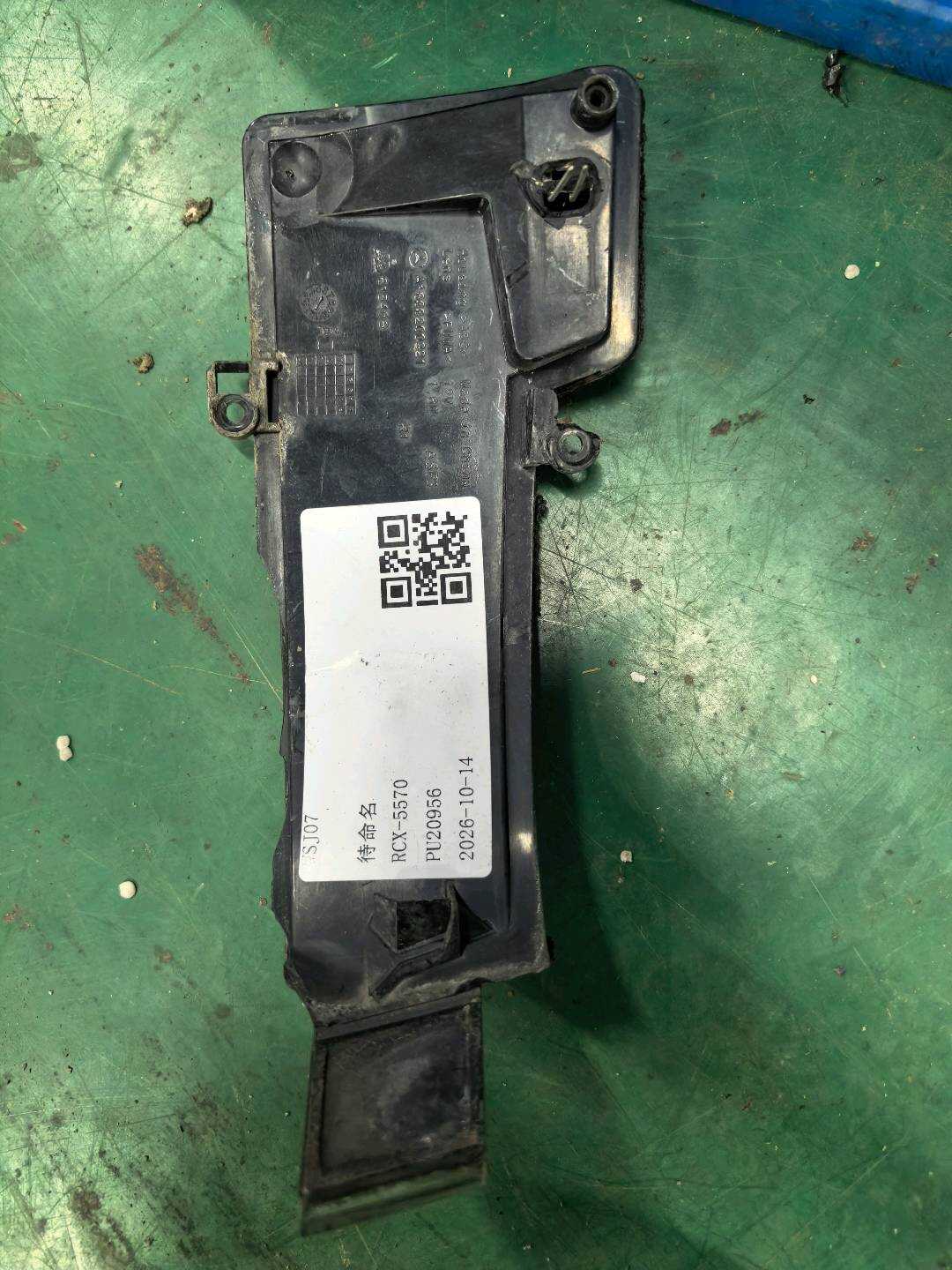 A1668200221 右侧车外后视镜转向灯