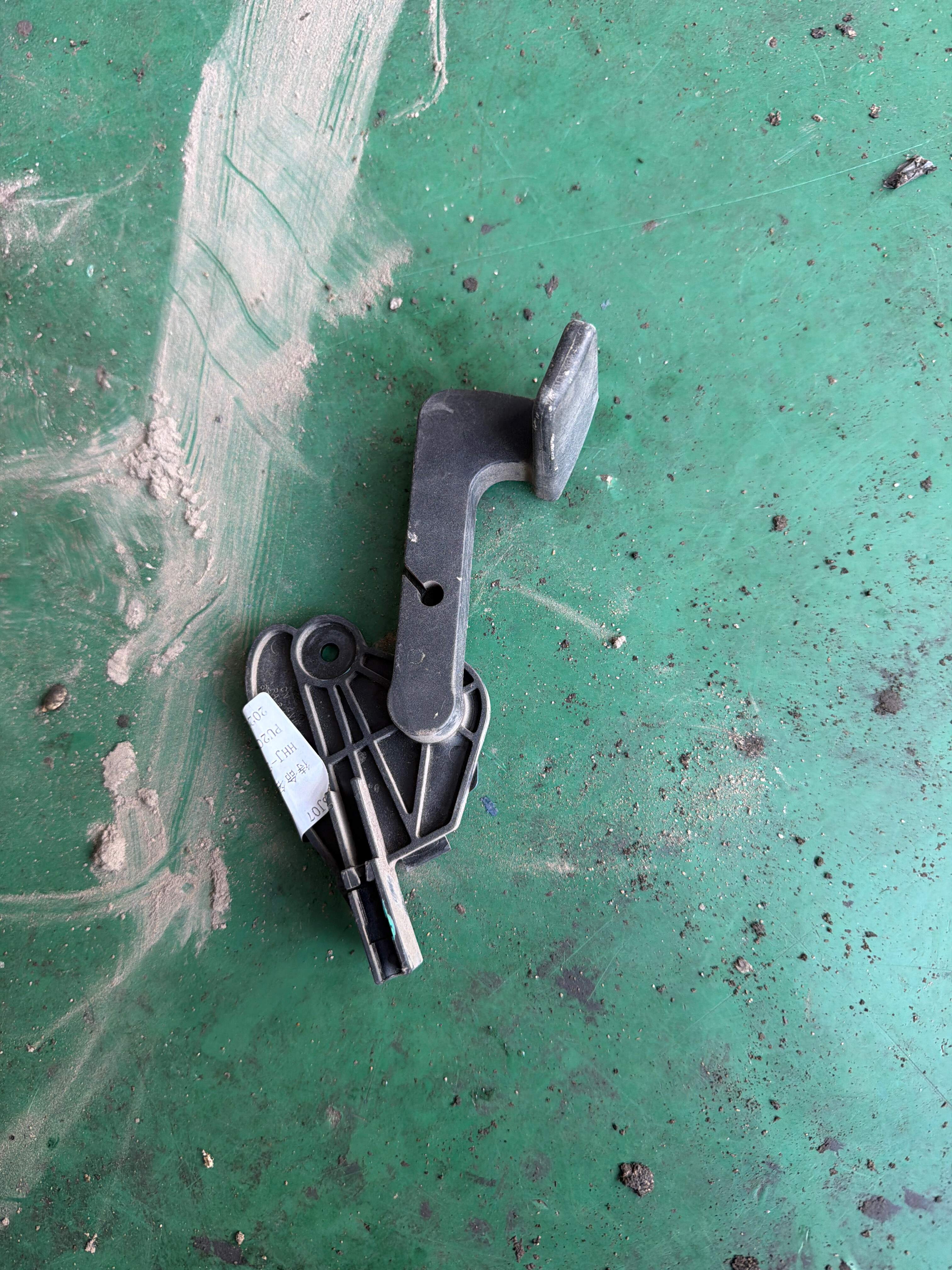 8E1823533B Front Hood Release Cable Handle