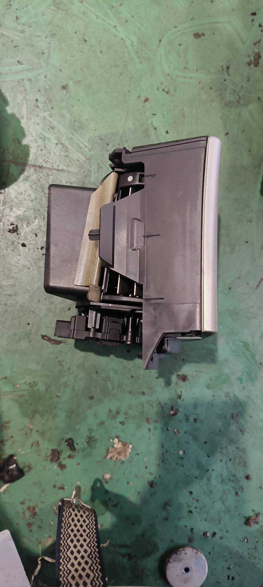 C2Z13539 Dashboard Vent, Left