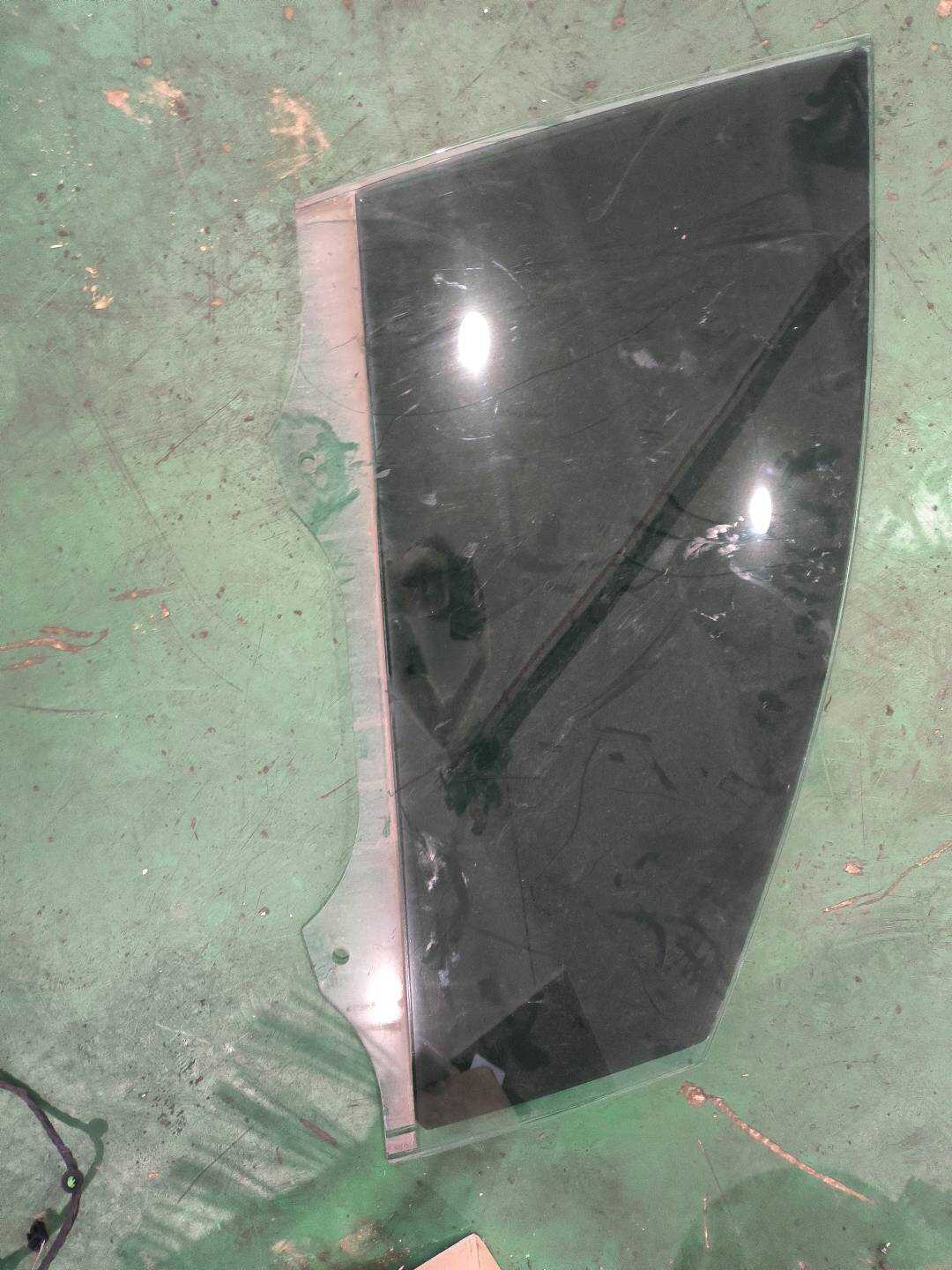 L510845202B 前门玻璃(右)