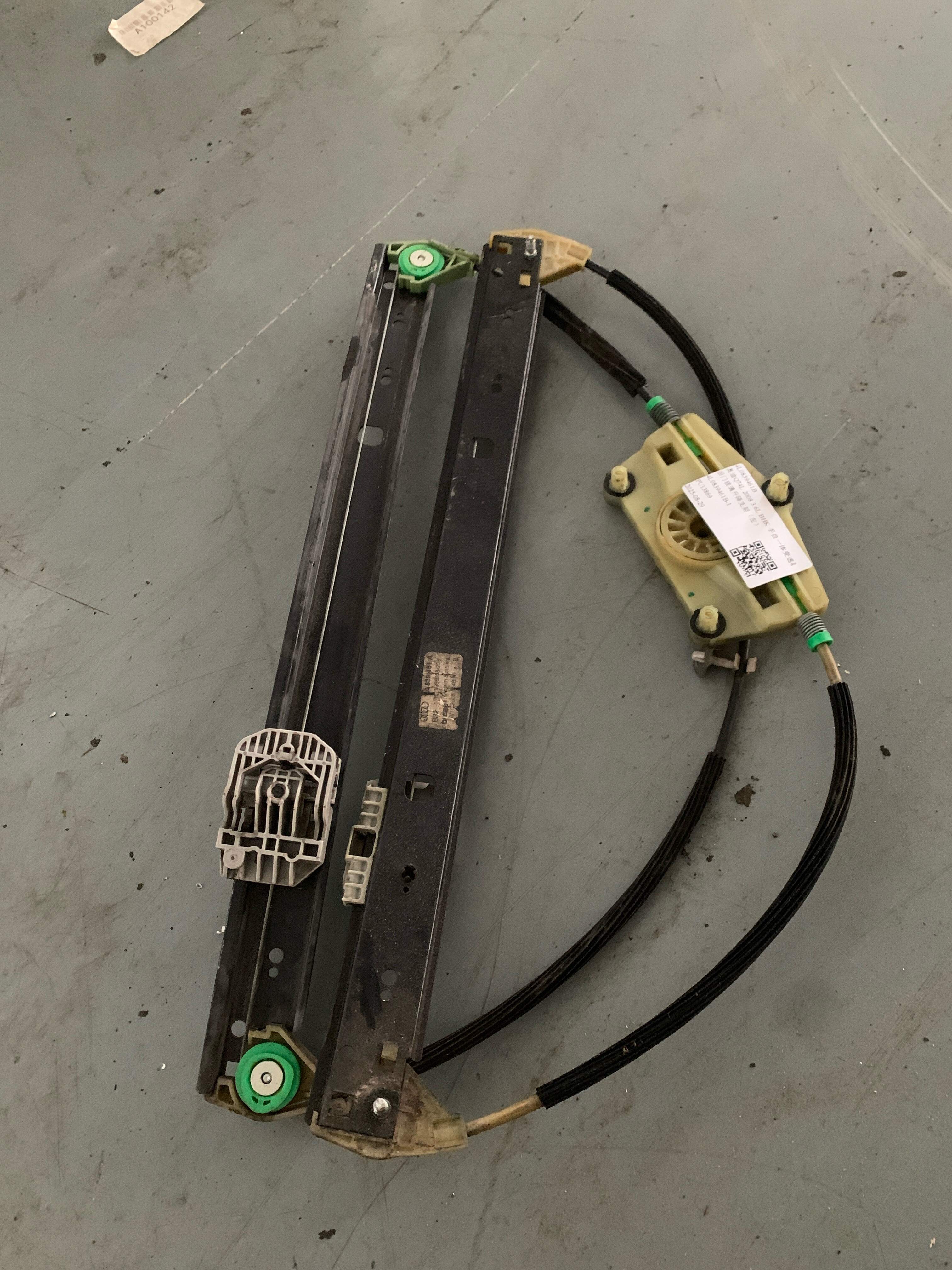 4L0839461B 后门玻璃升降支架(左)