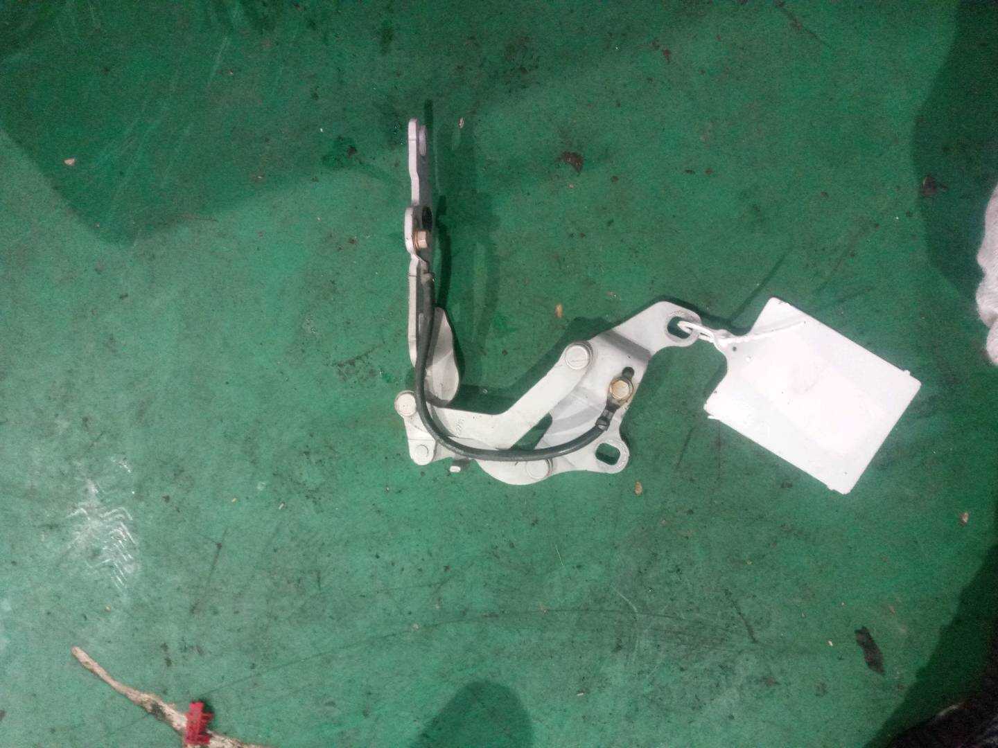 41617210673 Front Hood Hinge, Left