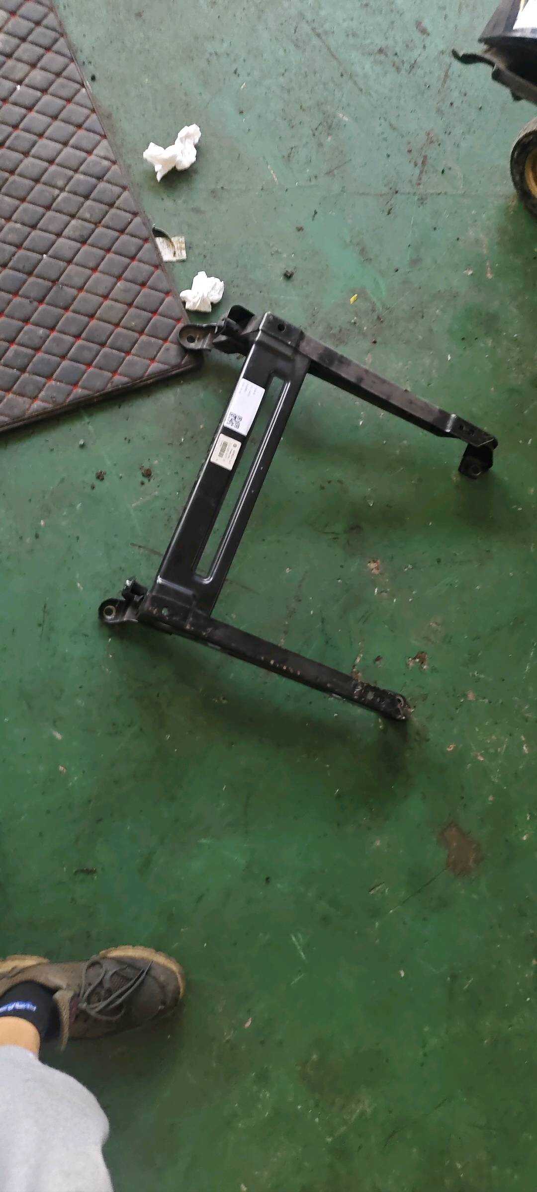 7L0881677B 中控台