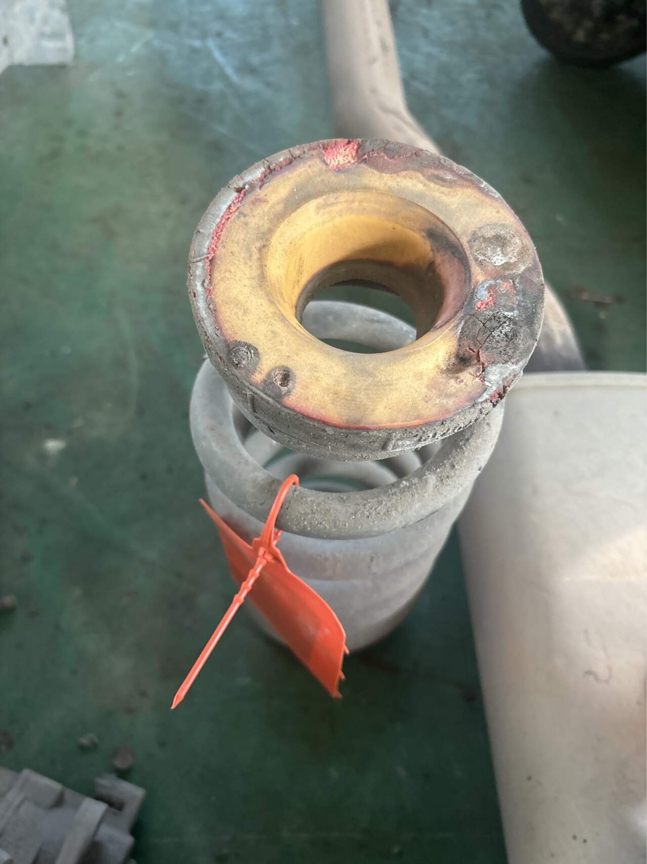 84154733 后减震器螺旋弹簧