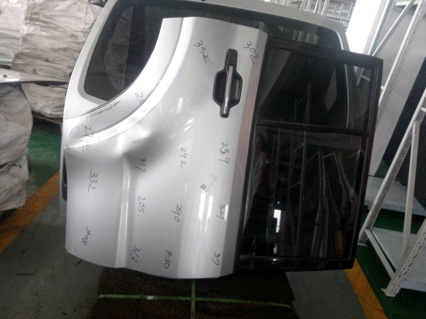 MN150148 Rear Door Shell, Right