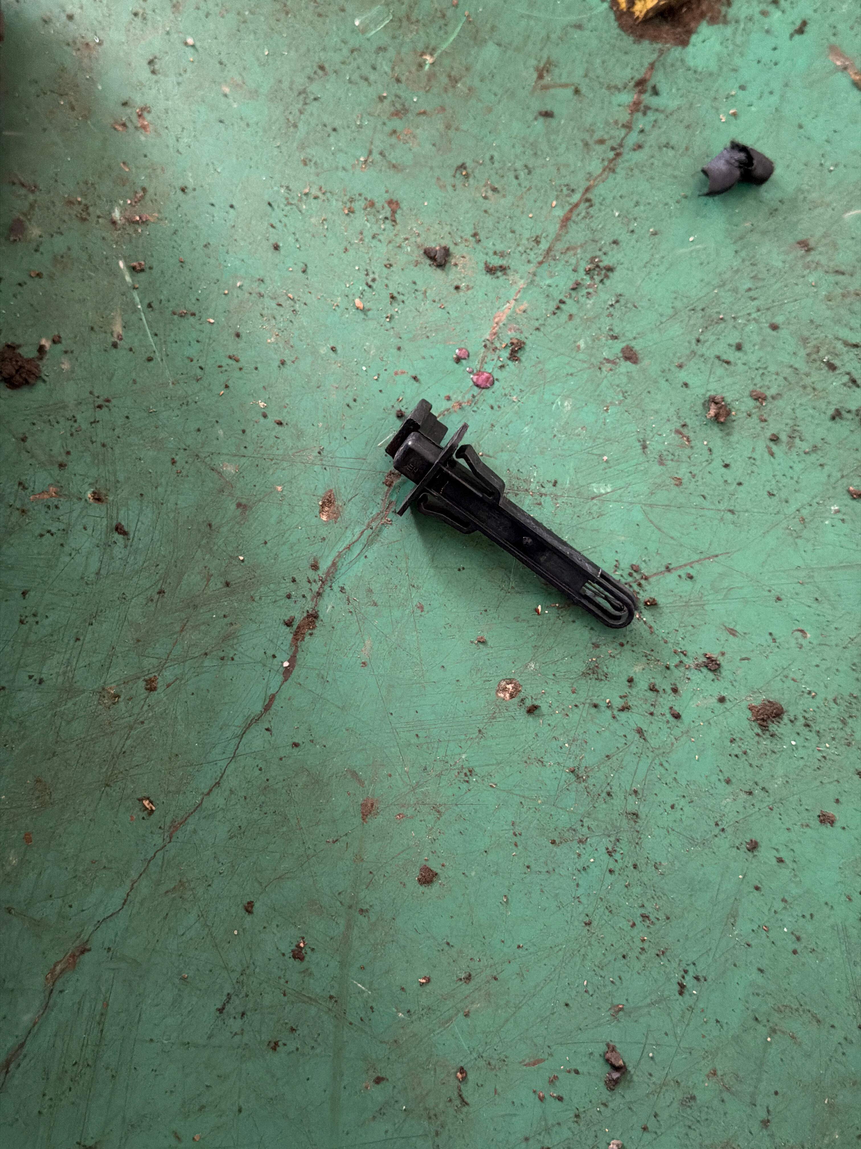64119238084 蒸发箱温度传感器
