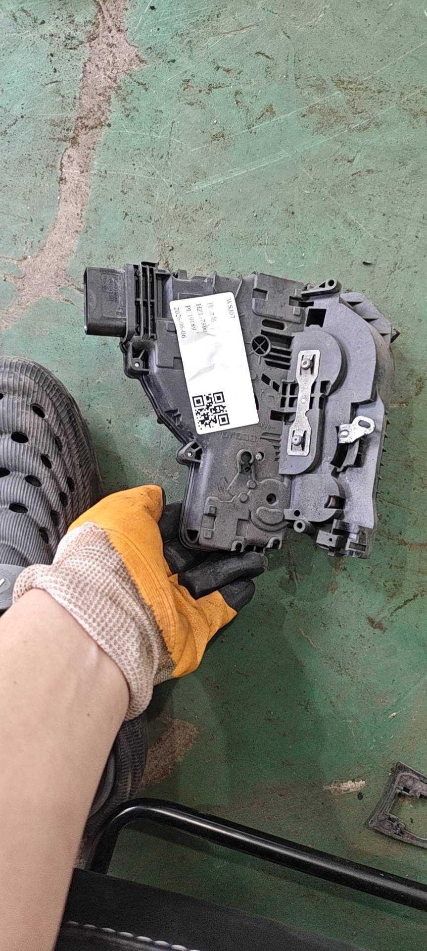 7N0839015K Rear Door Lock Assembly, Left