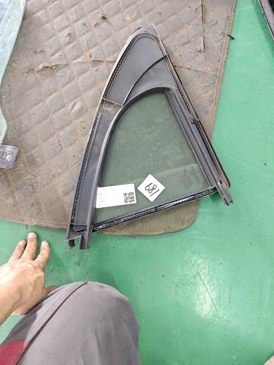 A2217300220 后门三角窗玻璃(右)