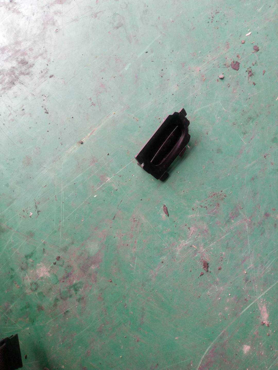 8R1905219 点火开关饰盖