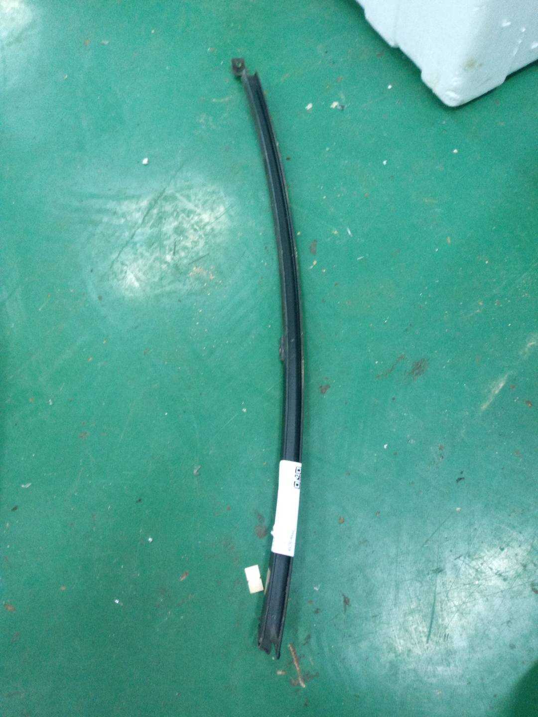 6740712260 后门玻璃导轨(右后)