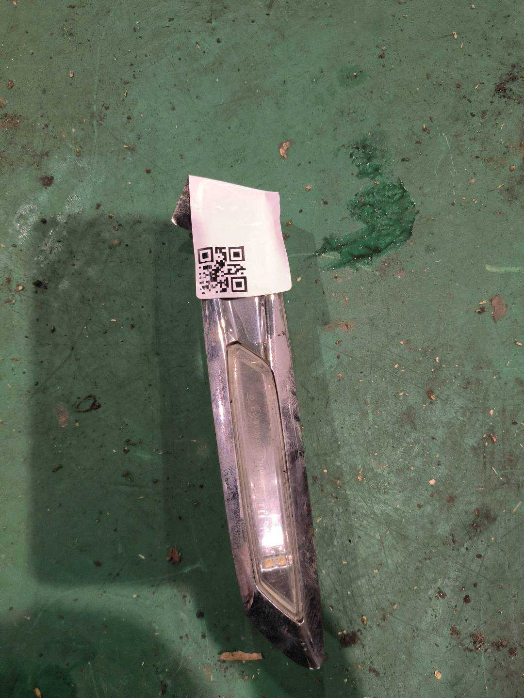63137154168 Front Fender Light, Right