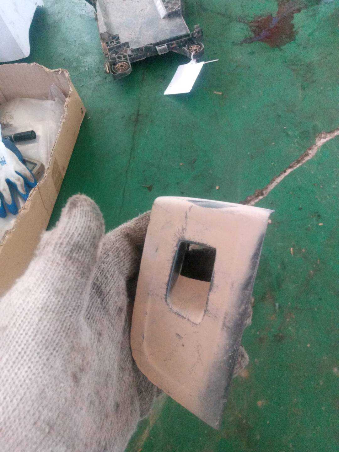 51427429767 后门玻璃升降开关装饰板(左)