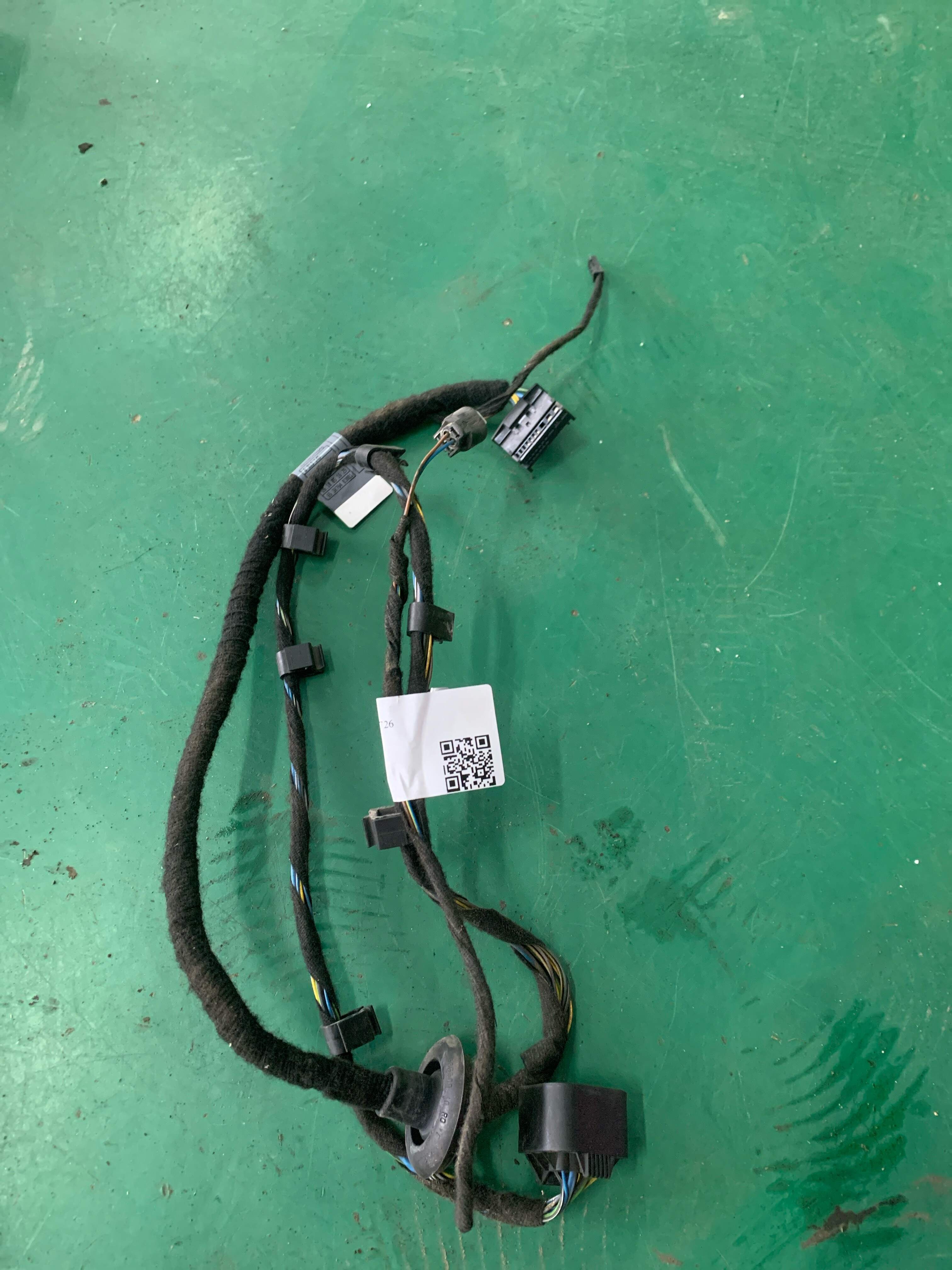 61126949382 后门线束(右)