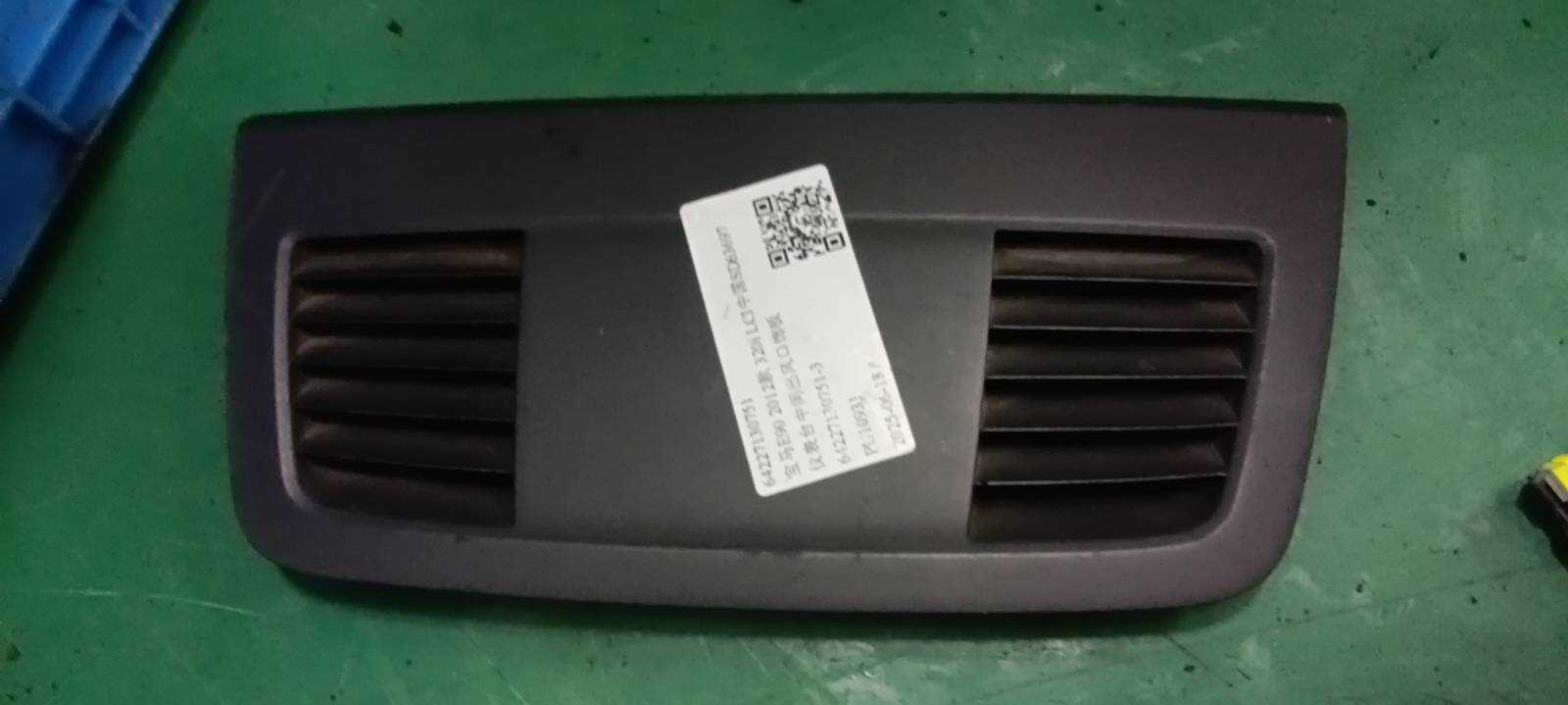 64227130751 仪表台中间出风口饰板